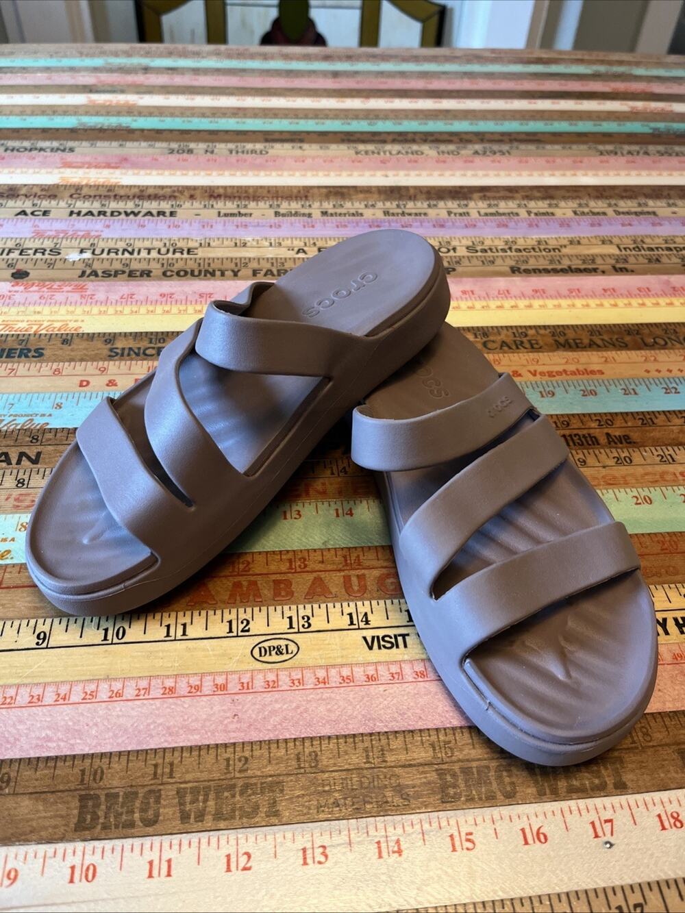 Crocs Getaway Strappy Sandals Womens 7 Light Brown Excellent Condition Comfy